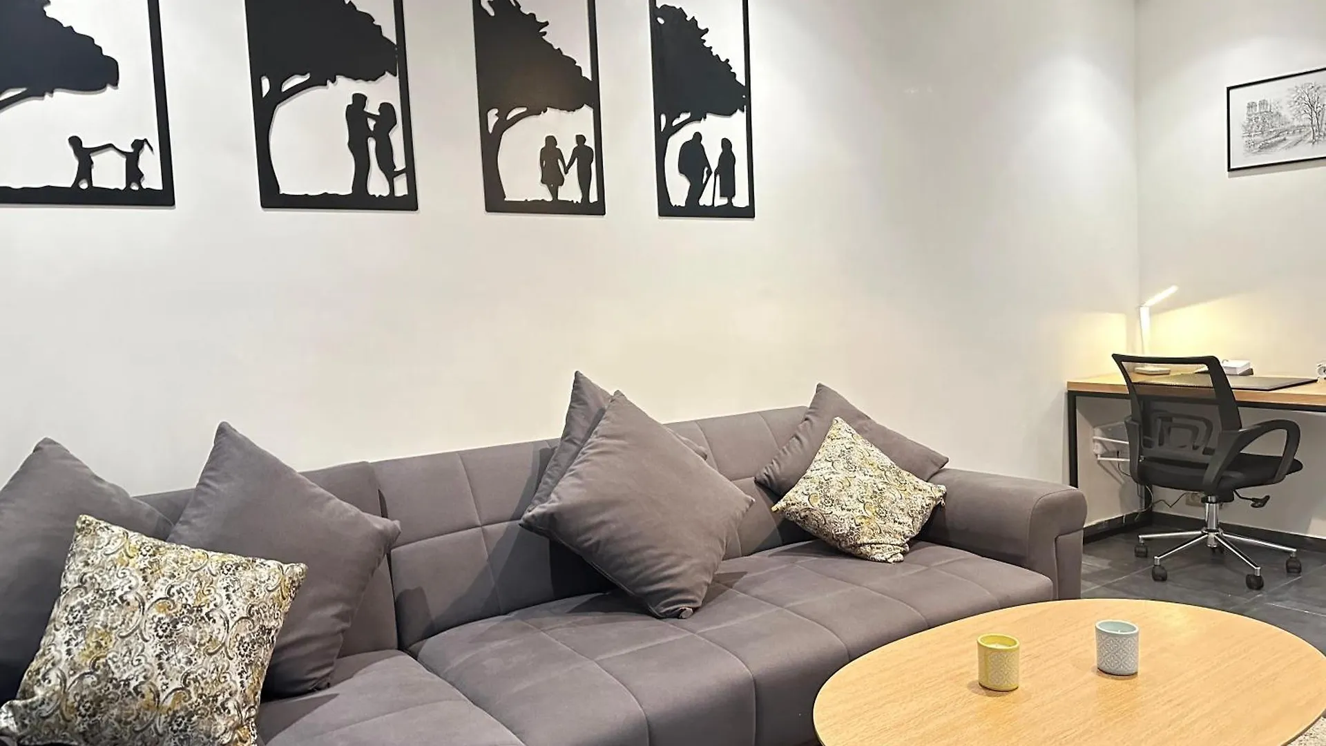 Appartement Lumineux Bien Equipe Derriere Hotel Idou Anfa Pas De Vis-A-Vis Casablanca Apartment